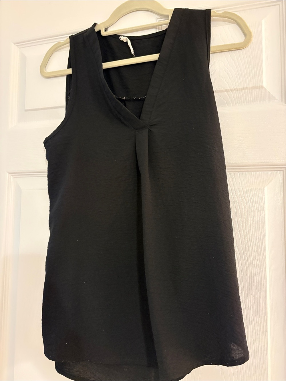 Black Sleeveless V-Neck Pleated Women's Top